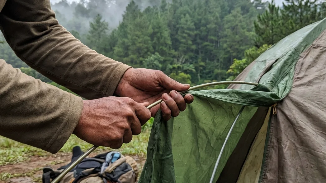Pemasangan Frame Tiang Rangka pada Tenda Dome Double Layer