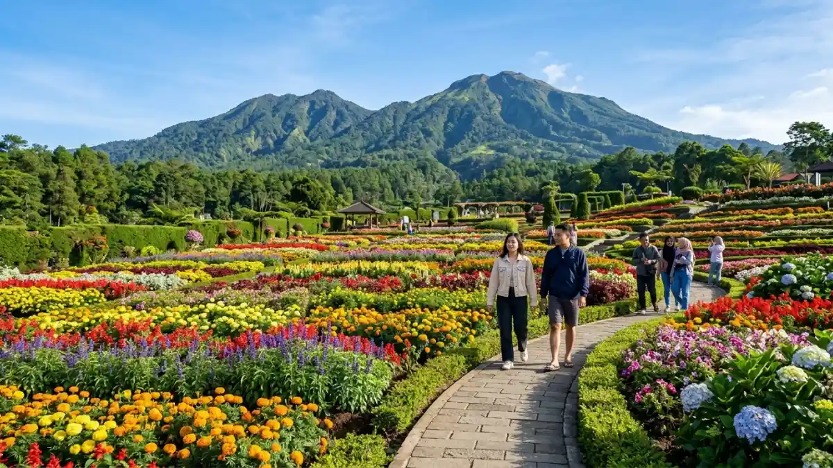 Suasana pagi cerah wisata bunga di Batu